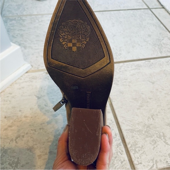 NWOT Vince Camaro Taupe Suede Booties sz 7.5 (38) women’s - Picture 3 of 9